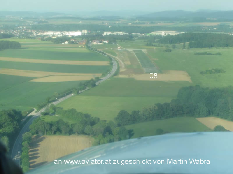 Flugplatz  Vltendorf aus der Luft: Anflug auf die Piste 08