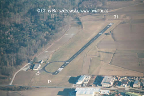 Luftaufnahme Flugplatz Fürstenfeld logf: Blick auf die Piste 13 von Südwesten 