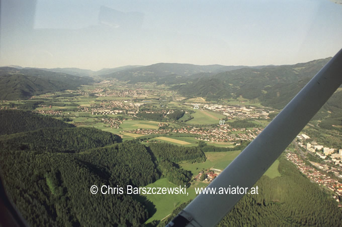 Flugplatz Kapfenberg logk -Luftaufnahme vom Nordwesten