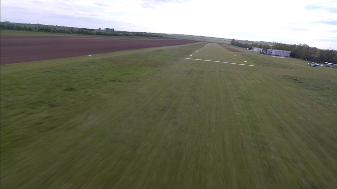 Im Anflug auf den Flugplatz Atlichtenwarth Piste 22